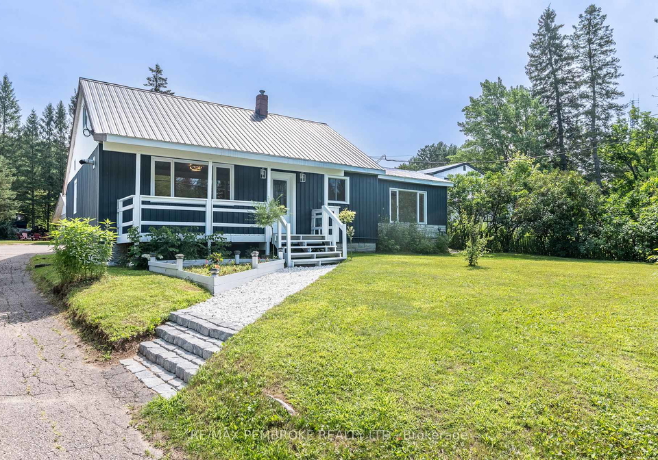 32560-highway-highway-laurentian-hills-ontario-x13783470