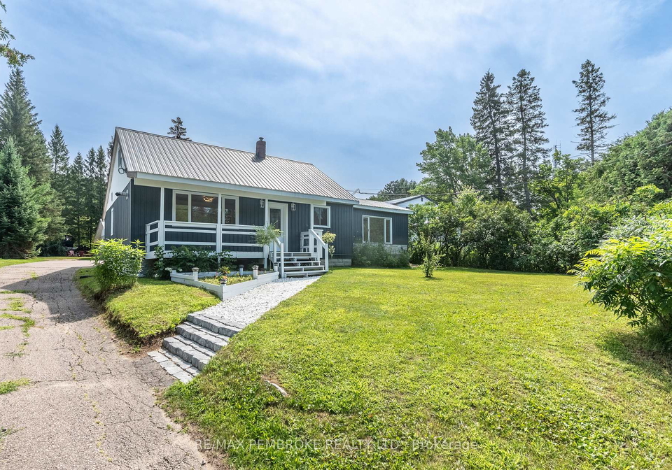 32560-highway-highway-laurentian-hills-ontario-x13783470