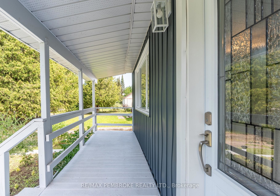 32560-highway-highway-laurentian-hills-ontario-x13783470