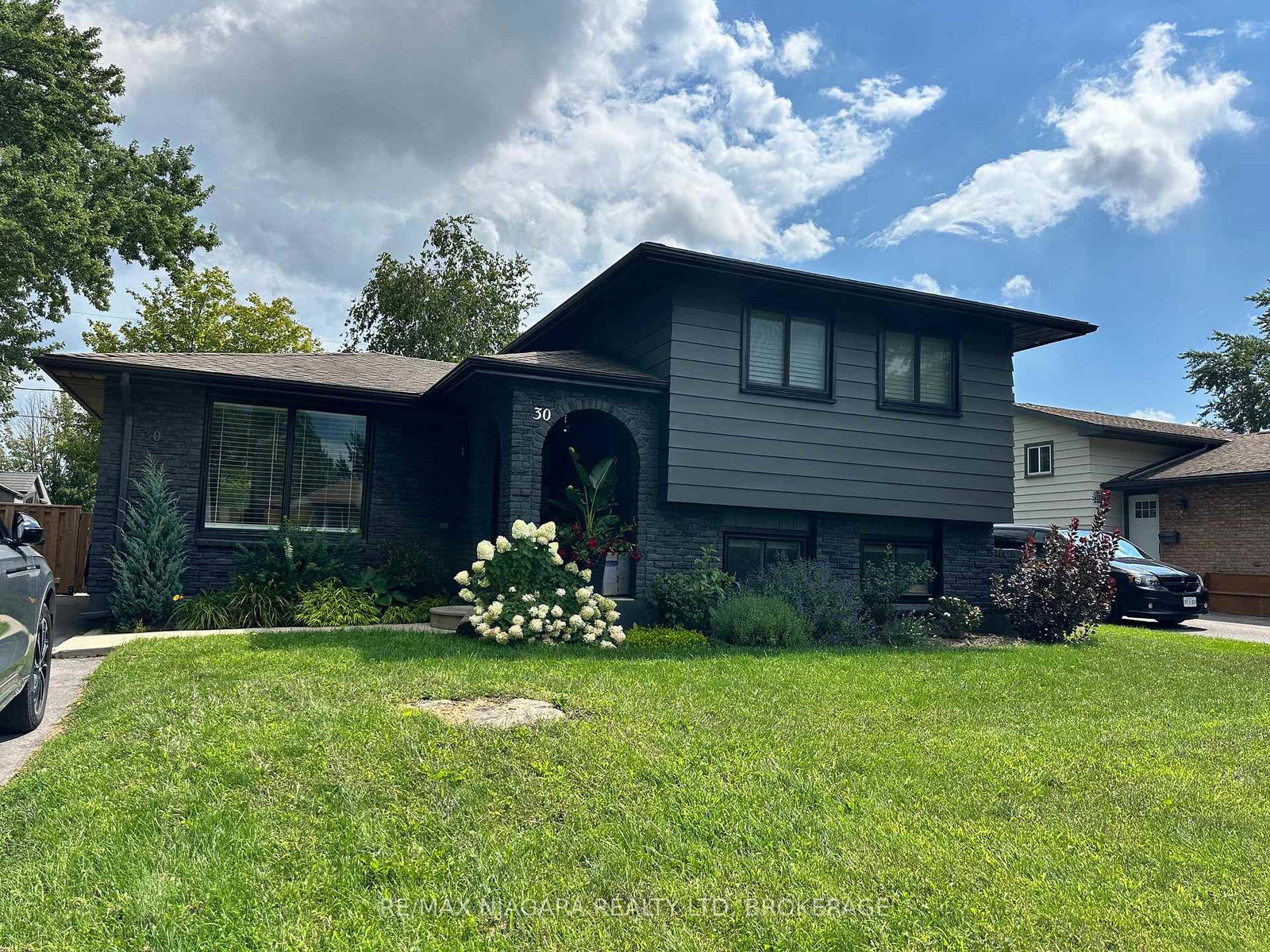30-colonial-street-welland-ontario-x13784030