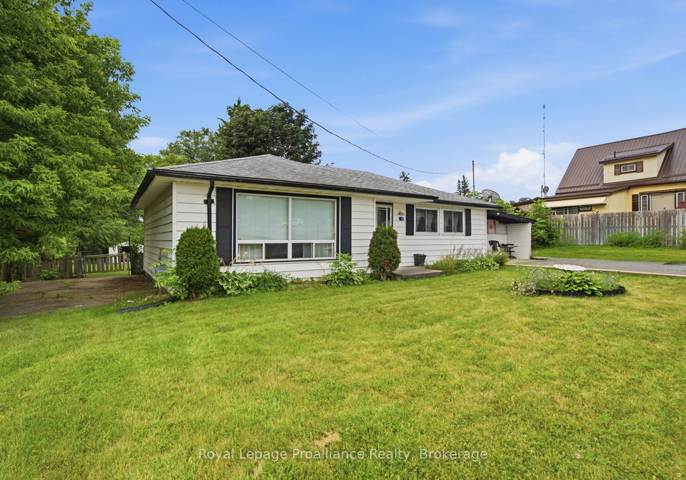 43-adelaide-st-street-quinte-west-ontario-x13784220