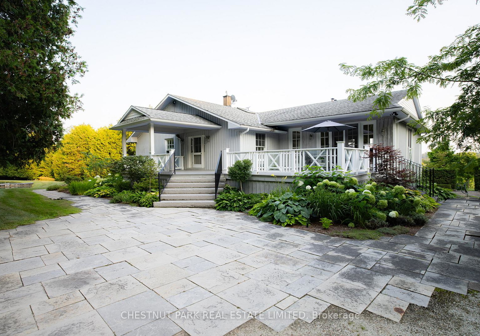 955085-7th-line-ehs-mono-ontario-x13784316