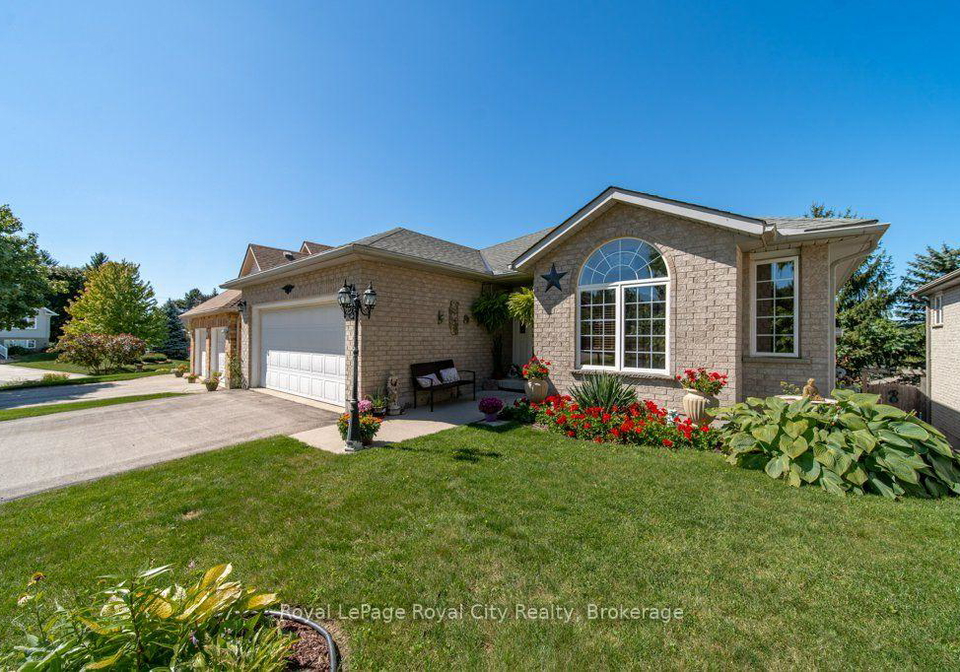 20-dickinson-court-centre-wellington-ontario-x13784942