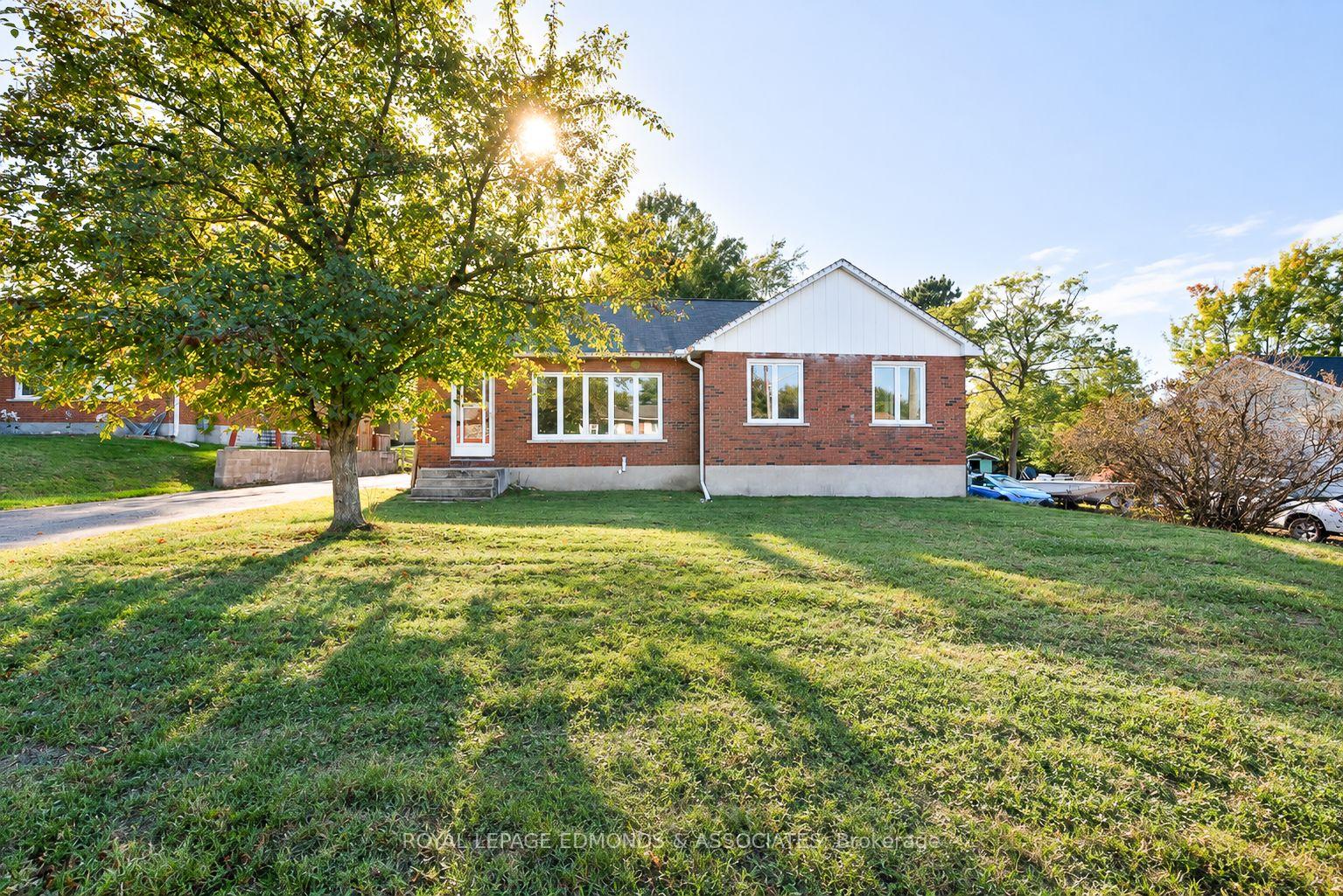 55-selkirk-street-petawawa-ontario-x13785234