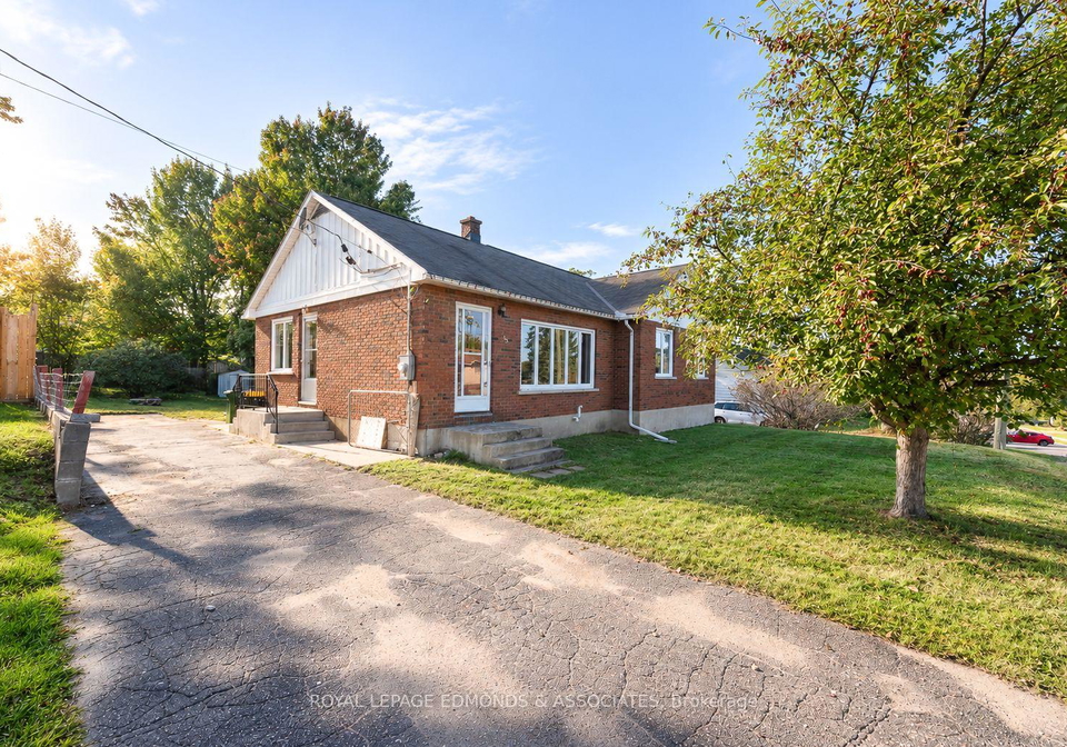 55-selkirk-street-petawawa-ontario-x13785234