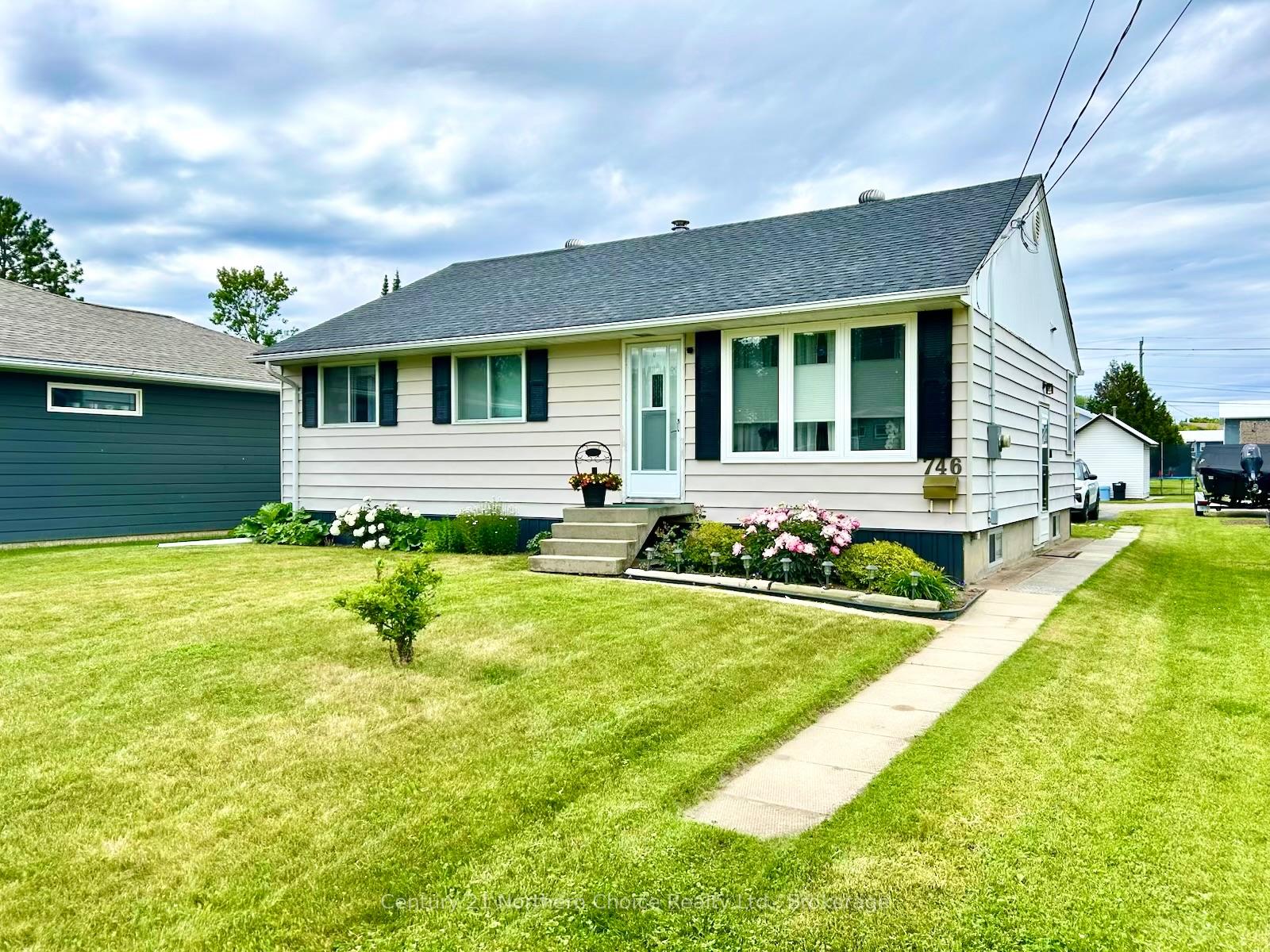 746-thompson-street-fort-frances-ontario-x13785248