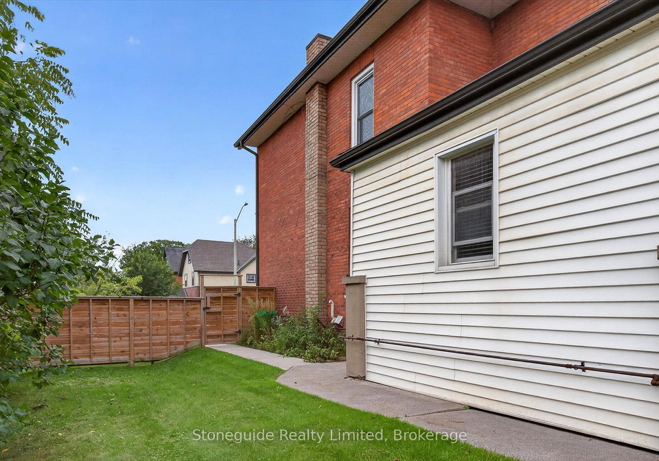 540-charlotte-street-peterborough-ontario-x13787104