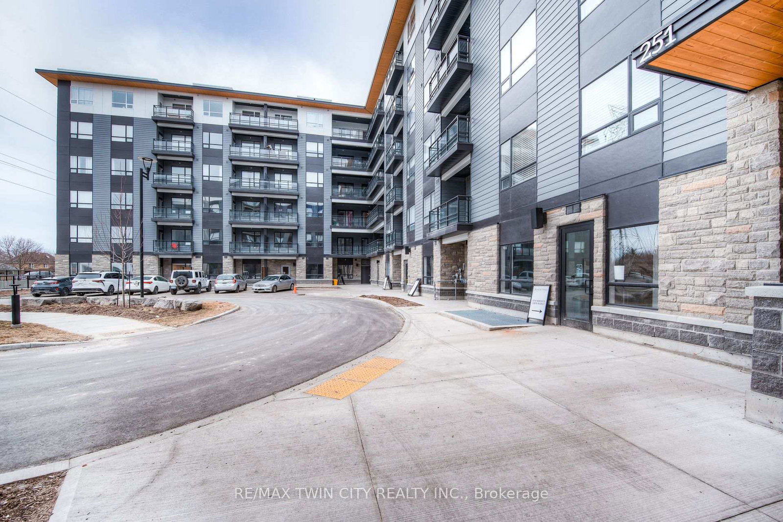 251-northfield-drive-e-waterloo-ontario-x13787800