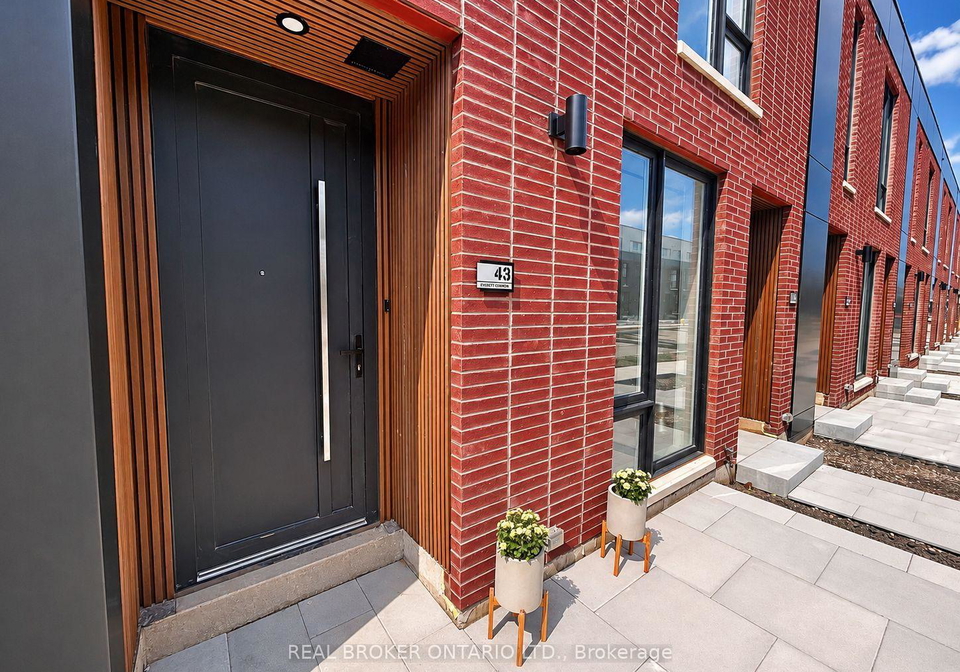 43-everett-common-st-catharines-ontario-x13788060