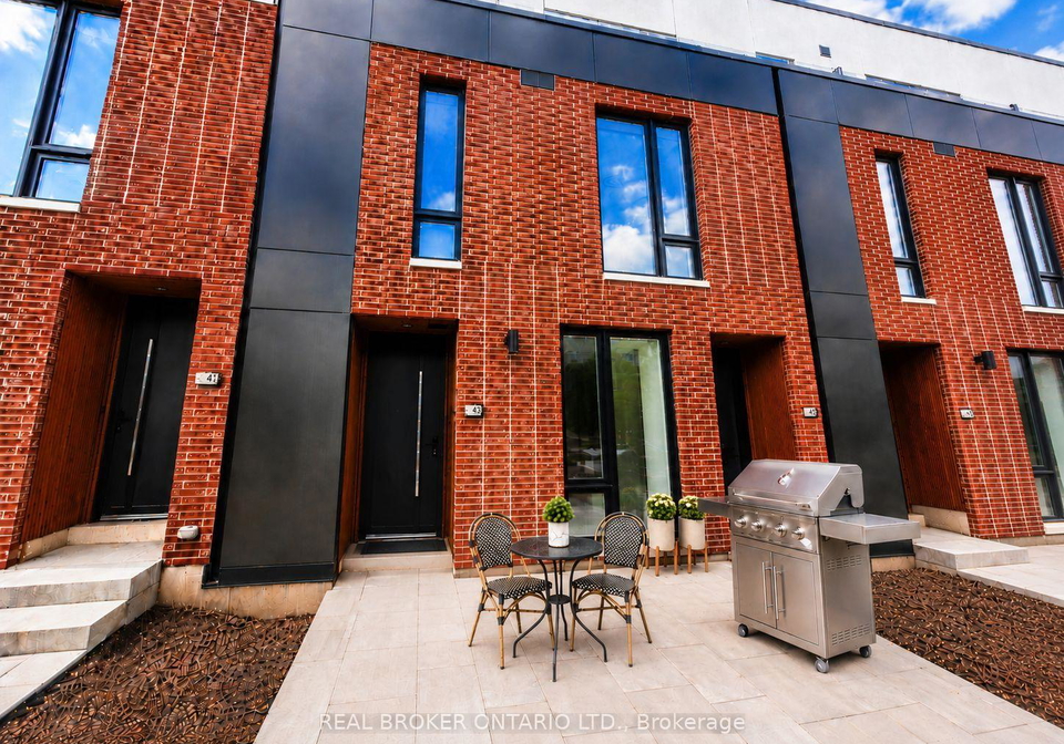 43-everett-common-st-catharines-ontario-x13788060
