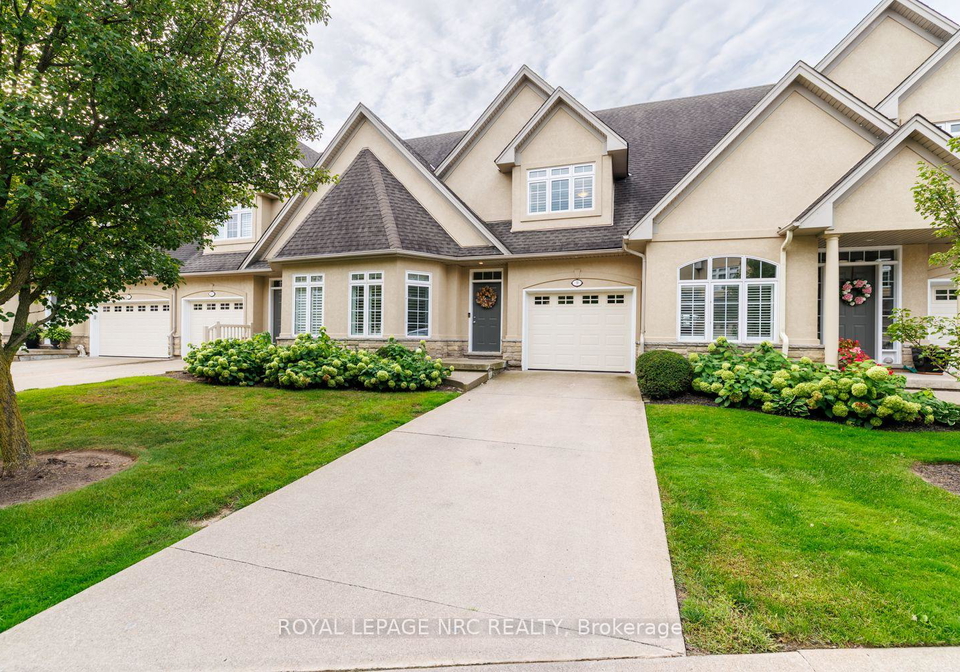 8142-costabile-drive-niagara-falls-ontario-x13788714
