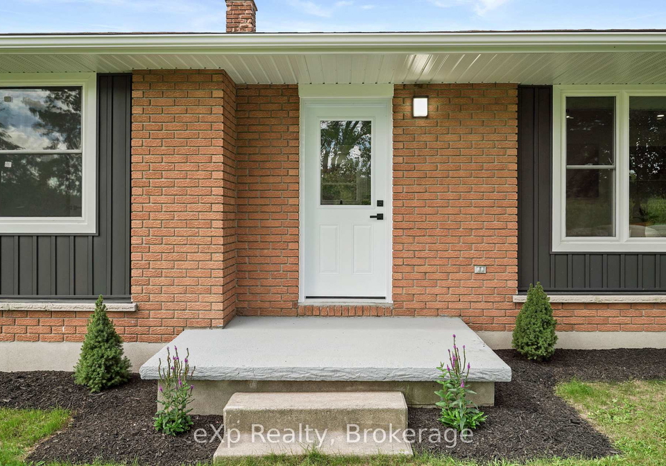 81827-baseline-road-central-huron-ontario-x13788966