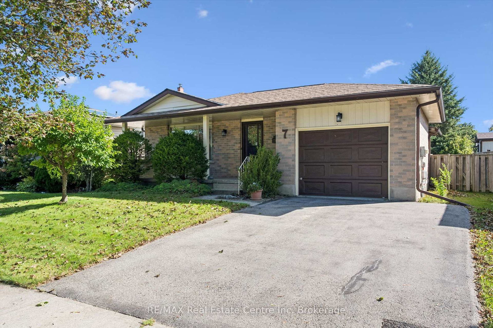7-countryside-crescent-kitchener-ontario-x13790260