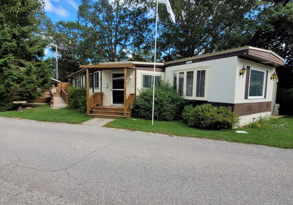 9839-lakeshore-road-lambton-shores-ontario-x13790798