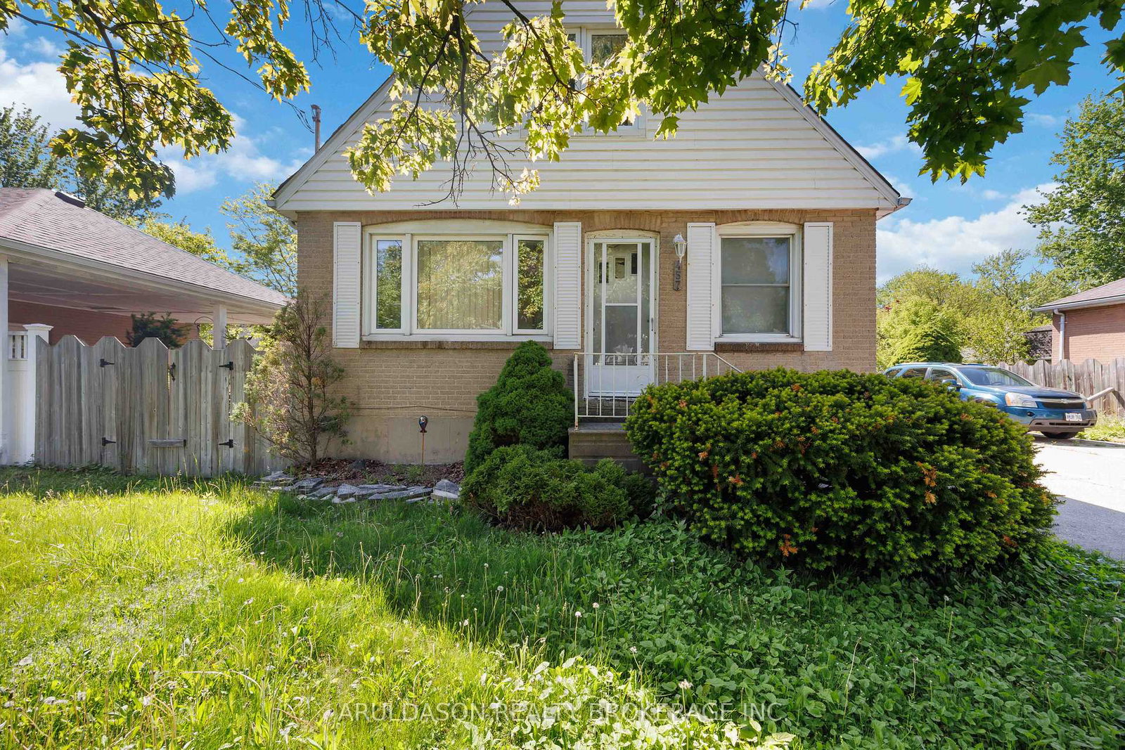 457-montcalm-avenue-sarnia-ontario-x13791700