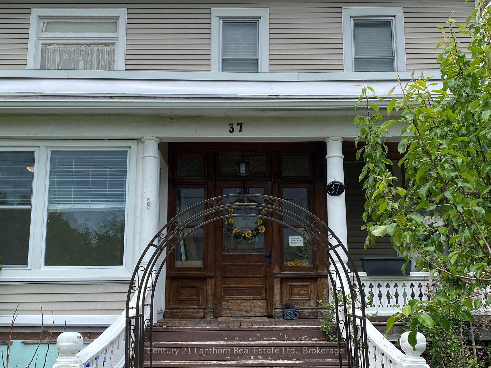 37a-picton-main-street-prince-edward-county-ontario-x13793034