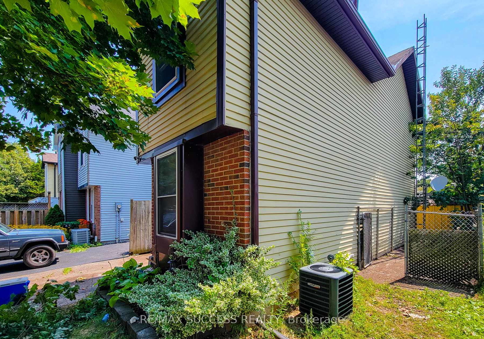 42-enfield-crescent-brantford-ontario-x13793214