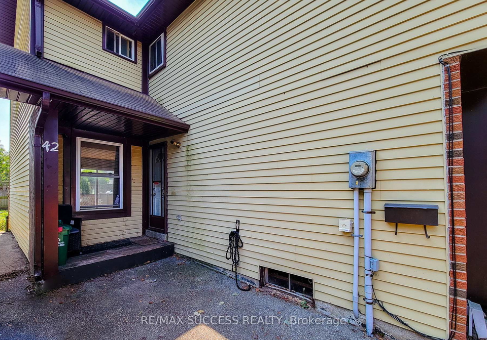 42-enfield-crescent-brantford-ontario-x13793214