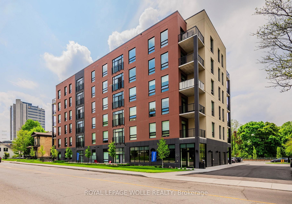 24-union-street-e-waterloo-ontario-x13795394