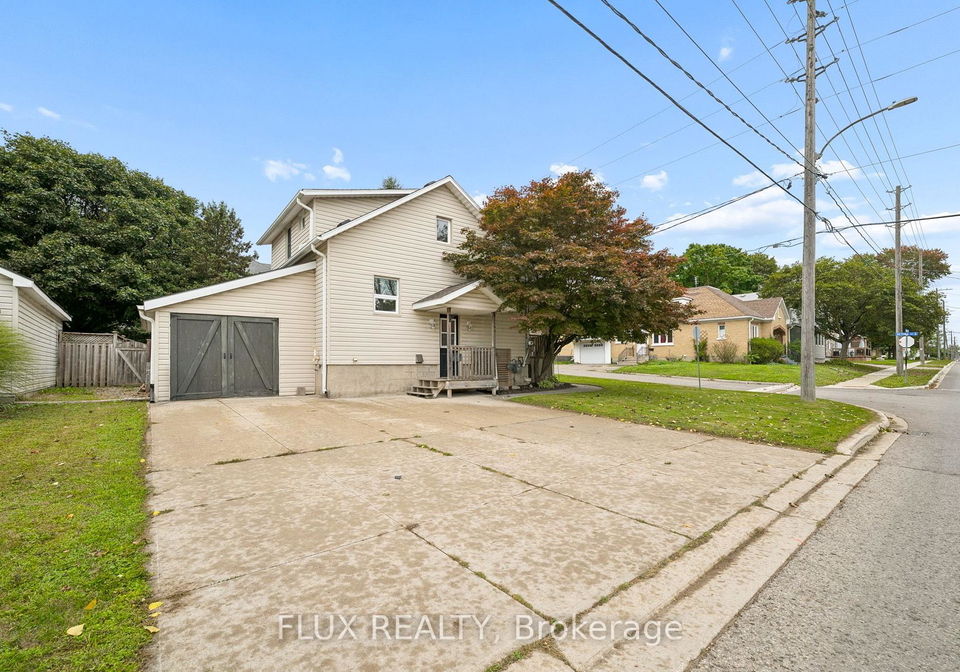 195-victoria-avenue-s-north-perth-ontario-x13796528