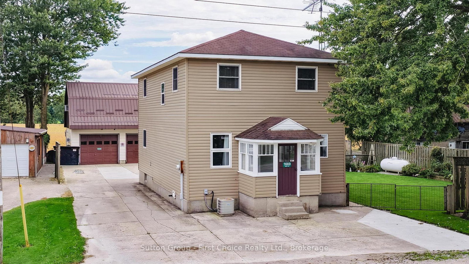 1669-road-164-perth-south-ontario-x13797578