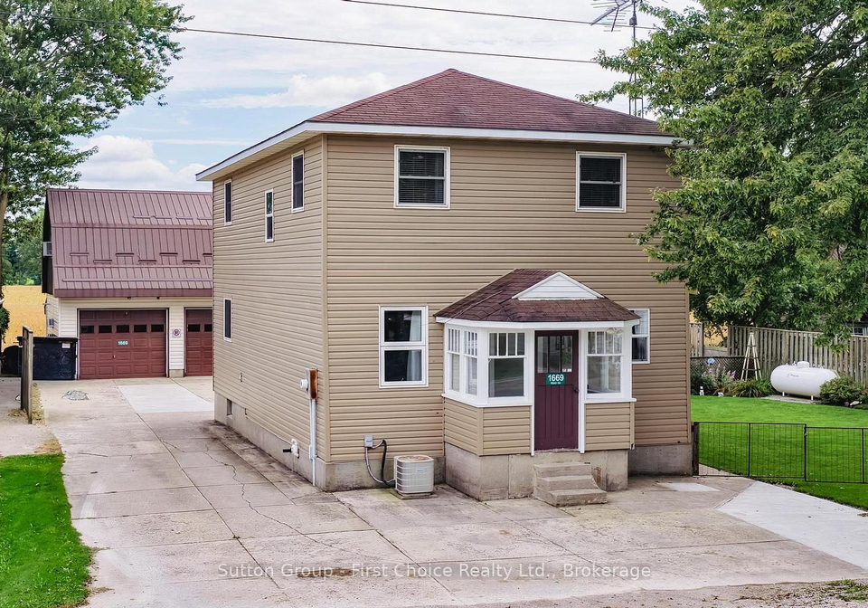 1669-road-164-perth-south-ontario-x13797578