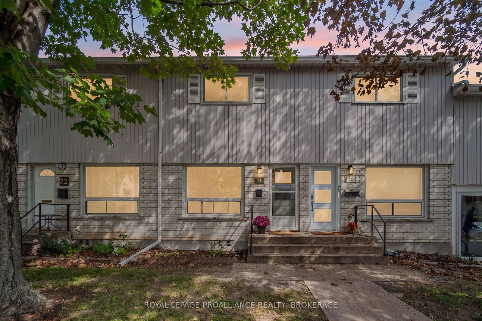 4427-bath-road-loyalist-ontario-x13799420