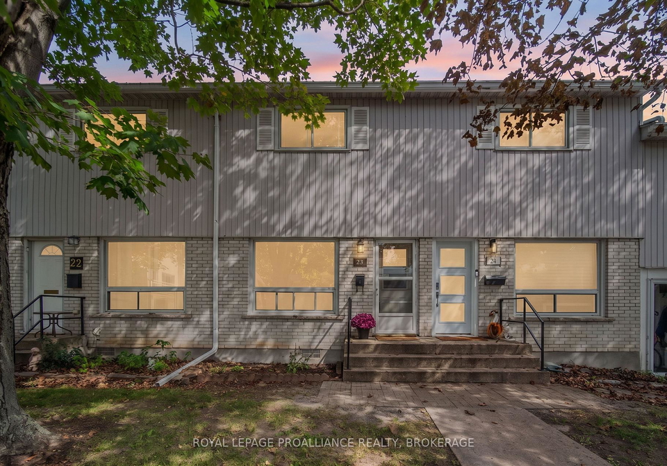 4427-bath-road-loyalist-ontario-x13799420