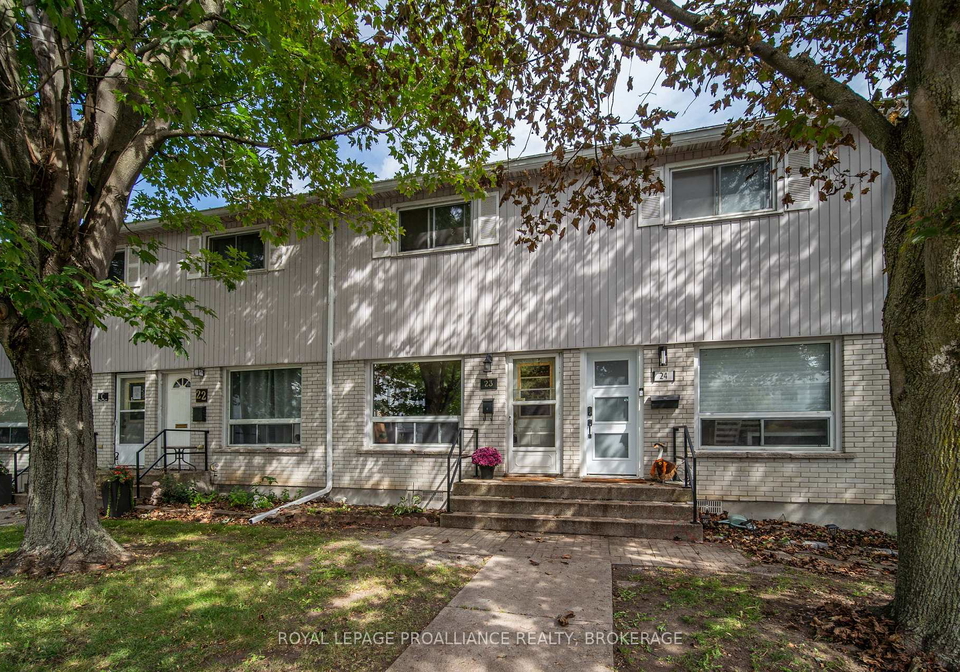 4427-bath-road-loyalist-ontario-x13799420