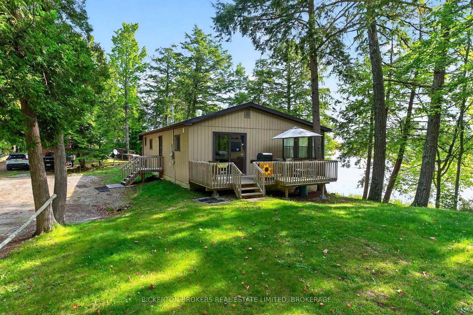 2-ub6a-road-rideau-lakes-ontario-x13799482