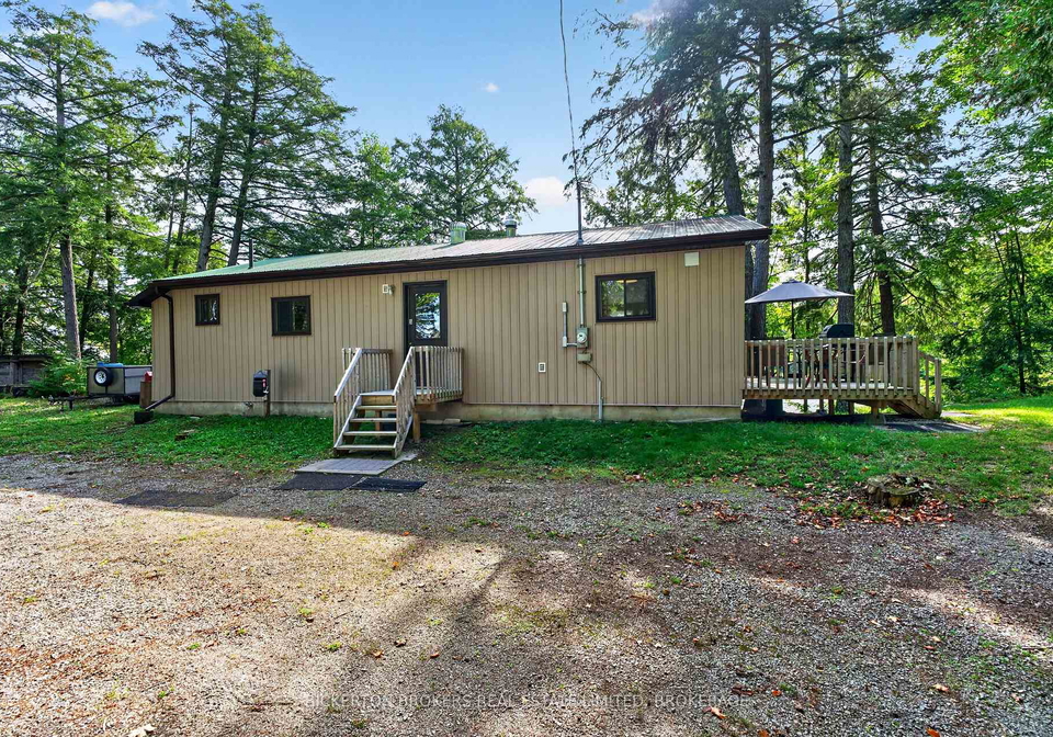2-ub6a-road-rideau-lakes-ontario-x13799482