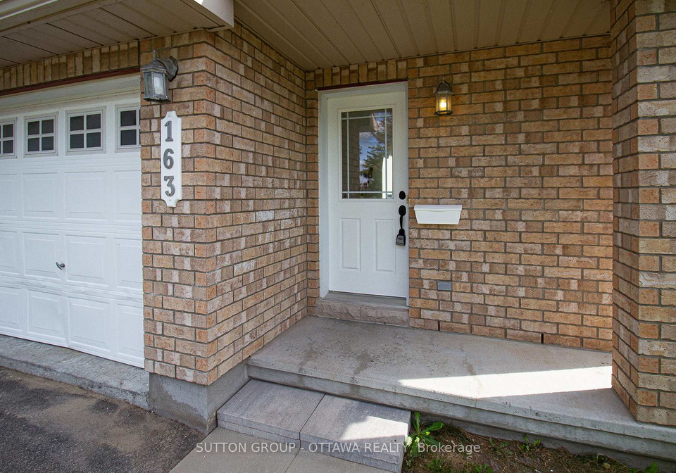 163-silvermoon-crescent-ottawa-ontario-x13800418