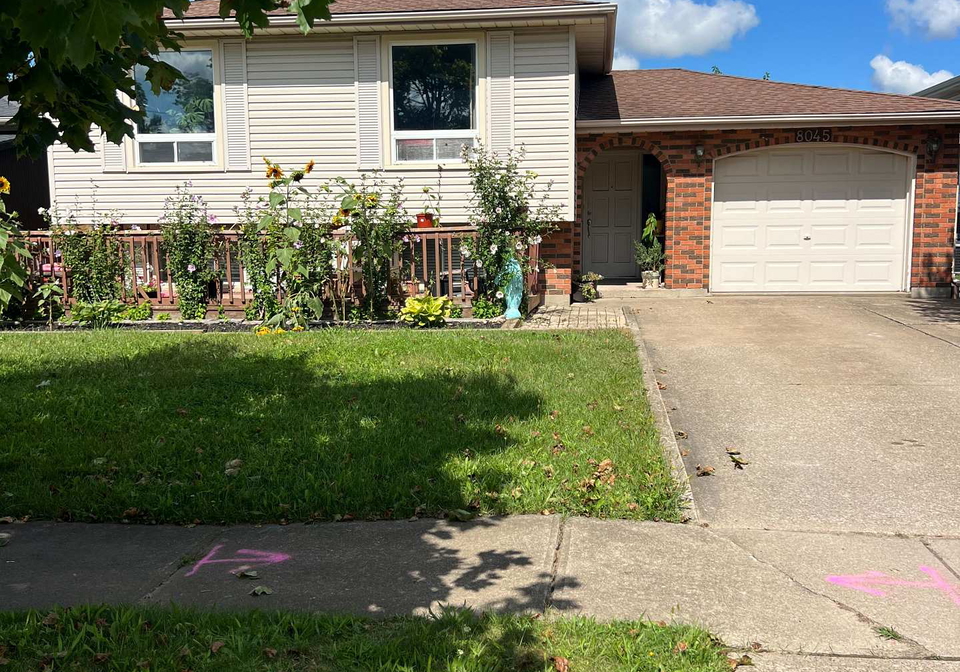8045-thorton-street-niagara-falls-ontario-x13800938