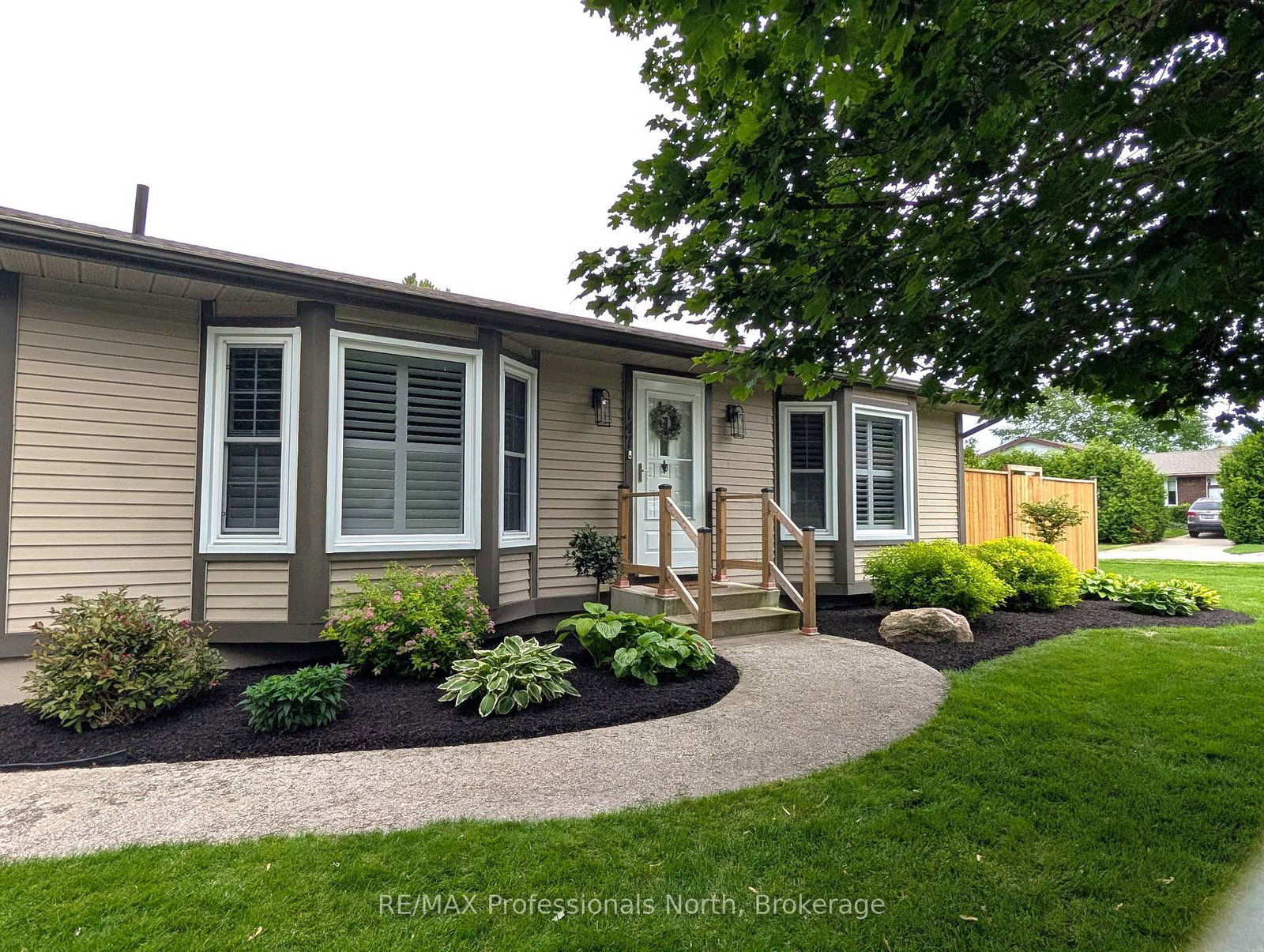 147-15th-avenue-close-hanover-ontario-x13802980