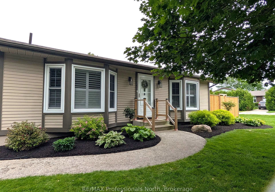 147-15th-avenue-close-hanover-ontario-x13802980
