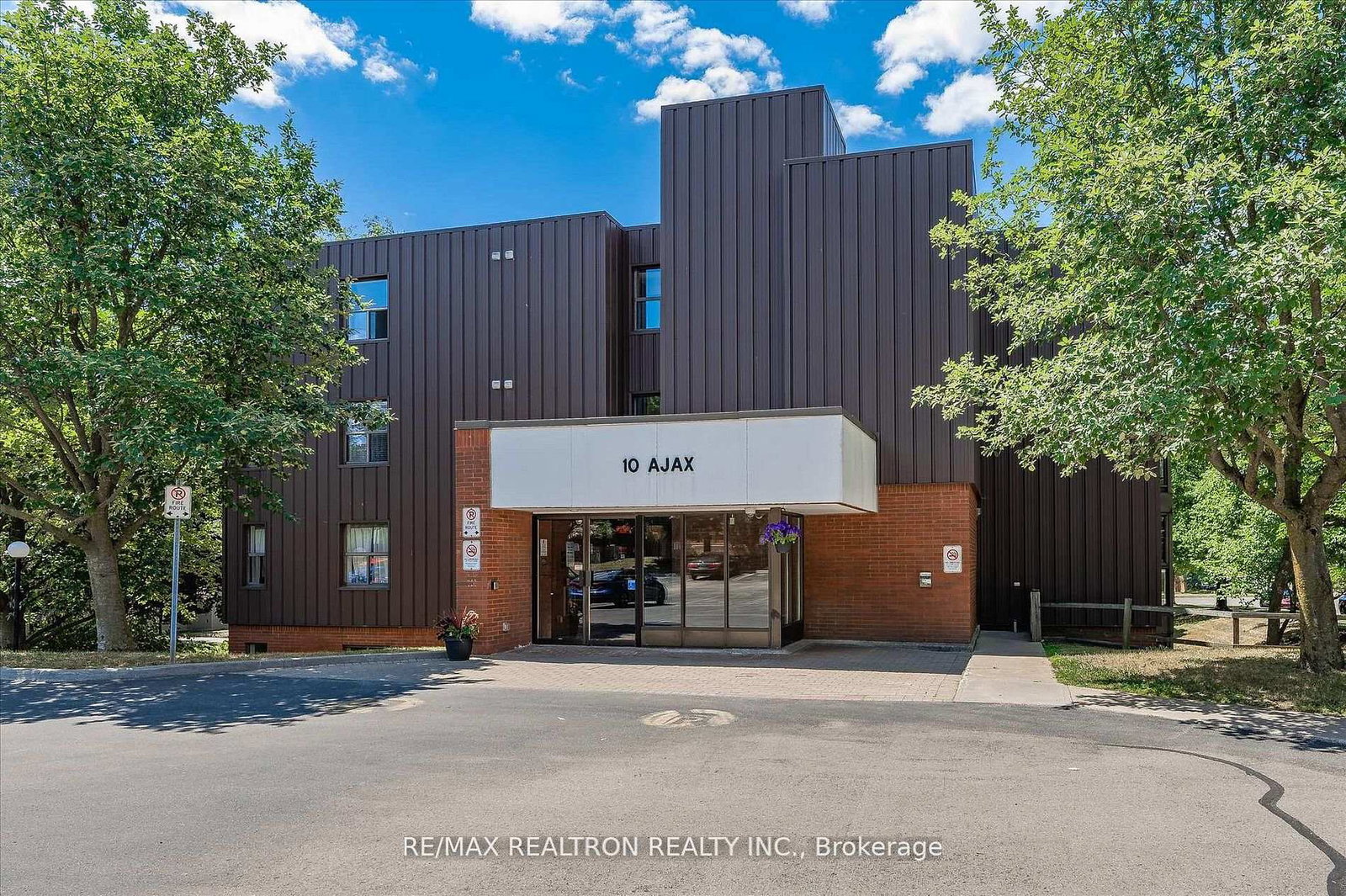 10-ajax-street-guelph-ontario-x13803482