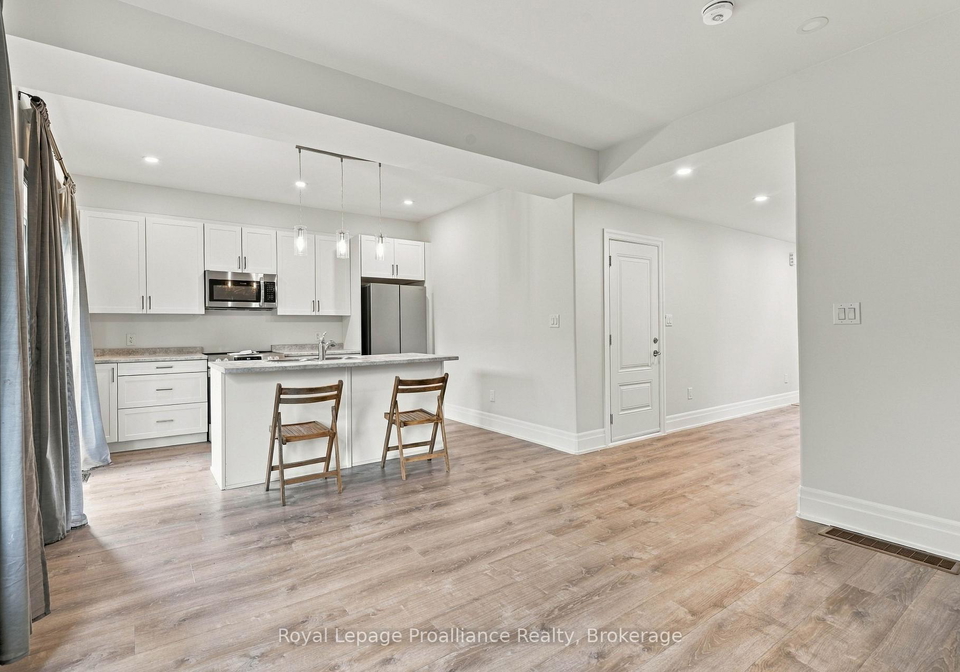 22-campbell-crescent-prince-edward-county-ontario-x13803992