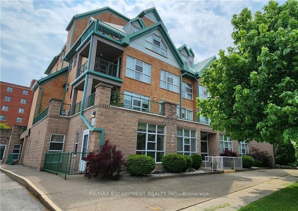 19-lake-avenue-s-hamilton-ontario-x13804672