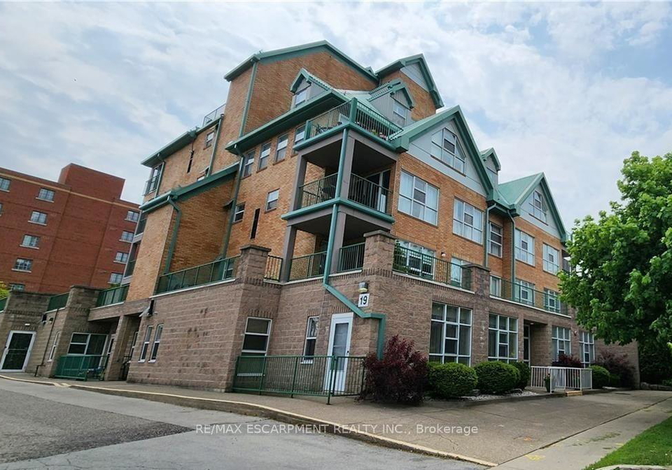 19-lake-avenue-s-hamilton-ontario-x13804672
