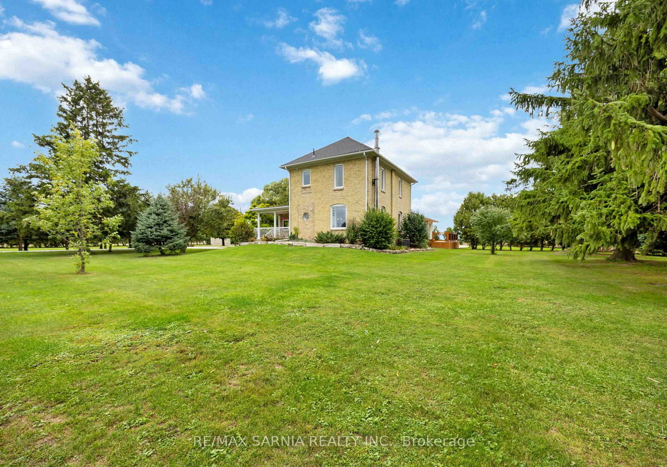 5458-douglas-line-plympton-wyoming-ontario-x13807716