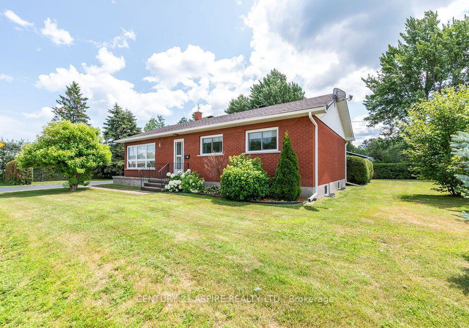 13-herman-street-petawawa-ontario-x13808374