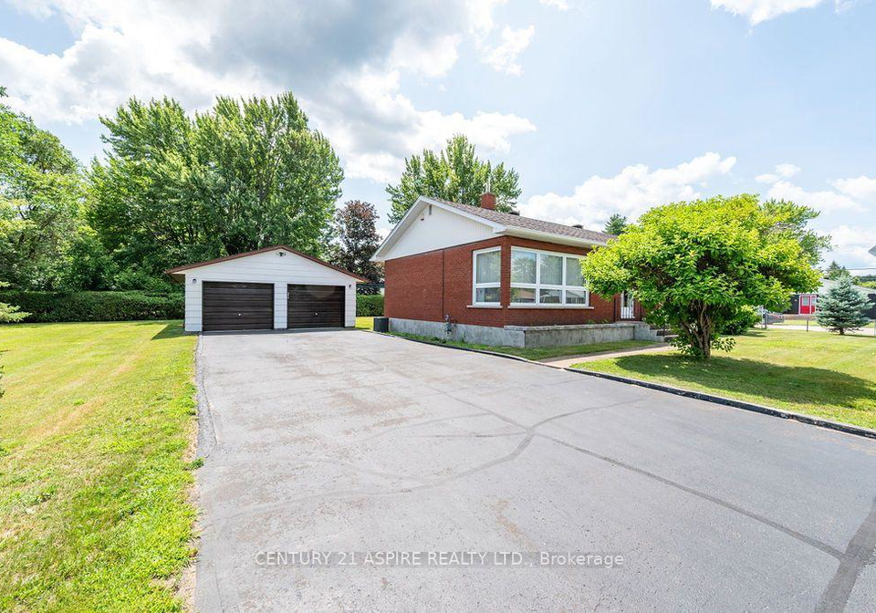 13-herman-street-petawawa-ontario-x13808374