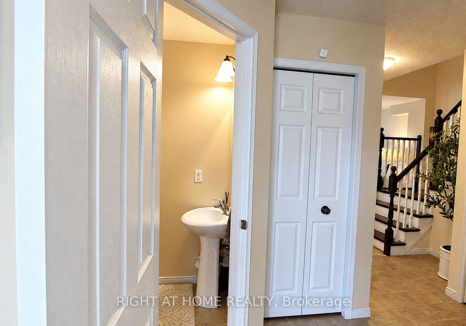 35-chantilly-street-kitchener-ontario-x13808892