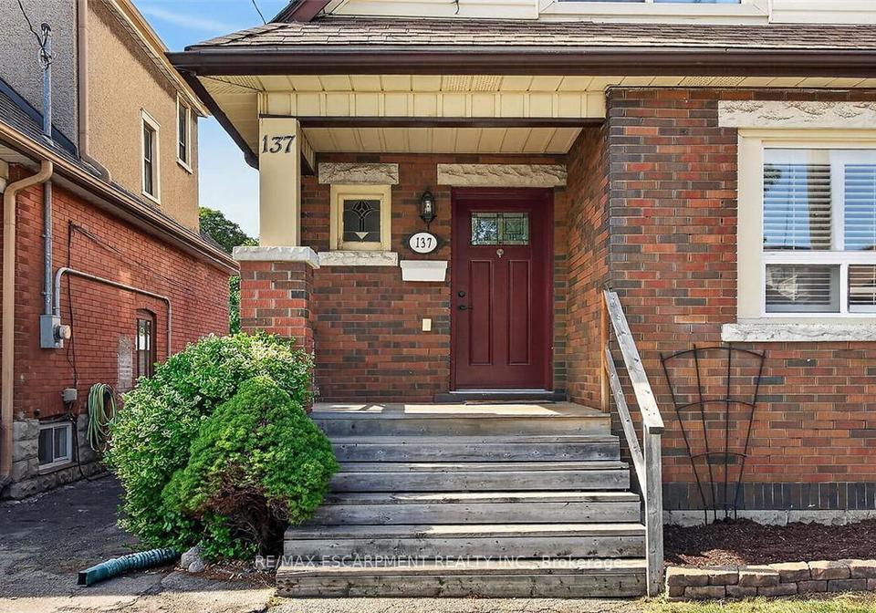 137-cope-street-hamilton-ontario-x13809824