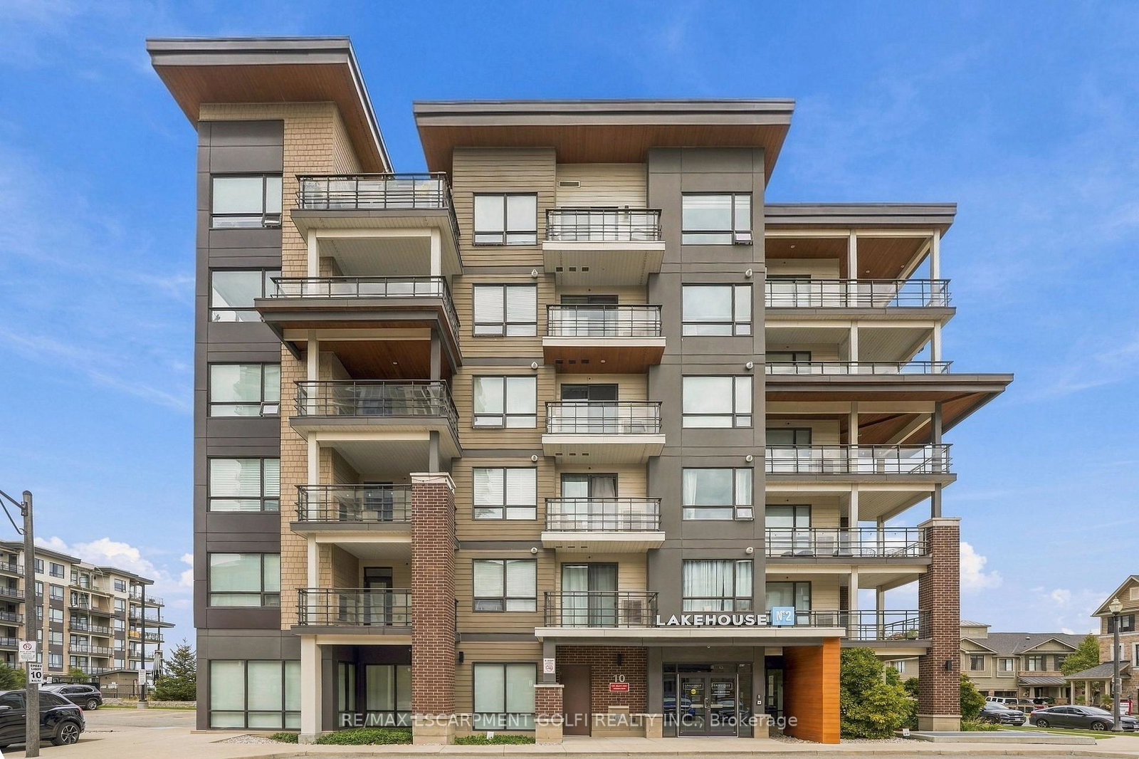 10-esplanade-lane-grimsby-ontario-x13811018