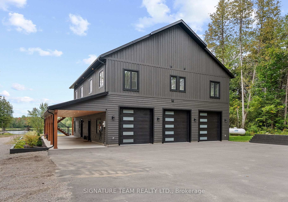 777-rapid-road-whitewater-region-ontario-x13811252