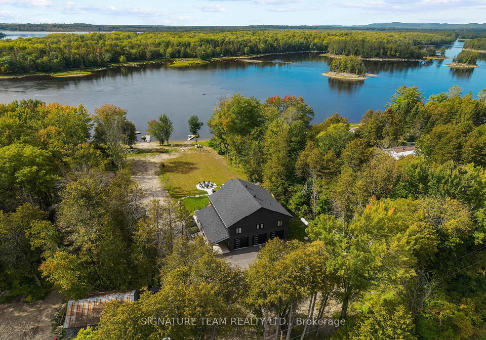 777-rapid-road-whitewater-region-ontario-x13811252