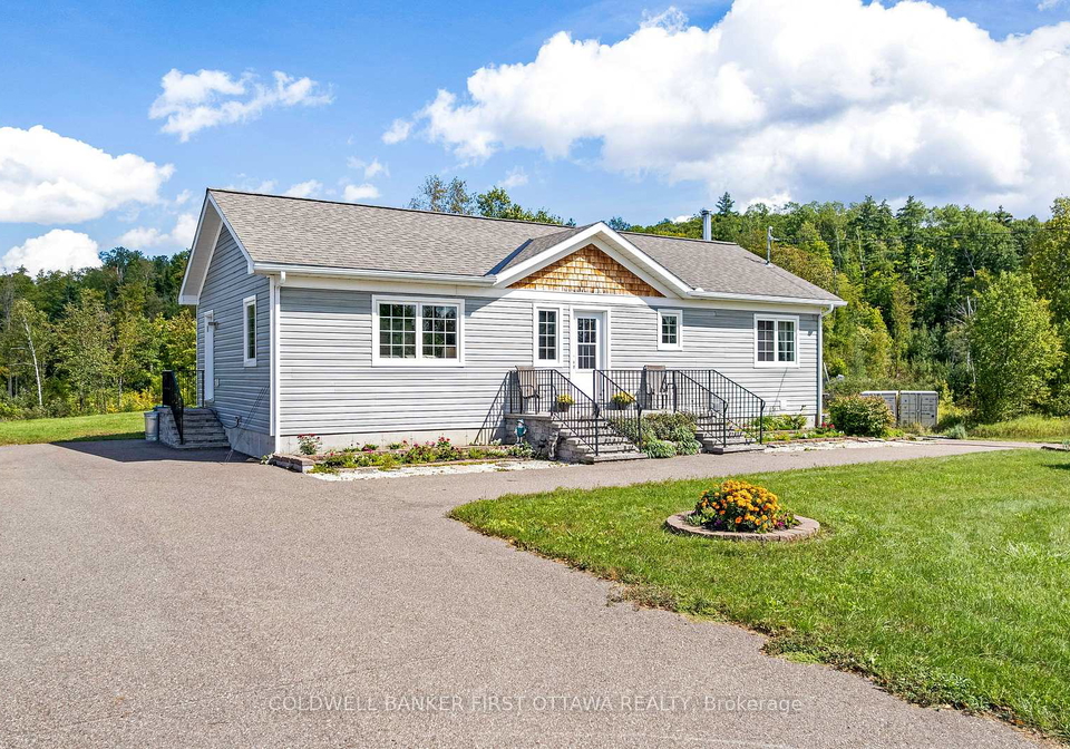 8688-highway-511-lanark-highlands-ontario-x13813294