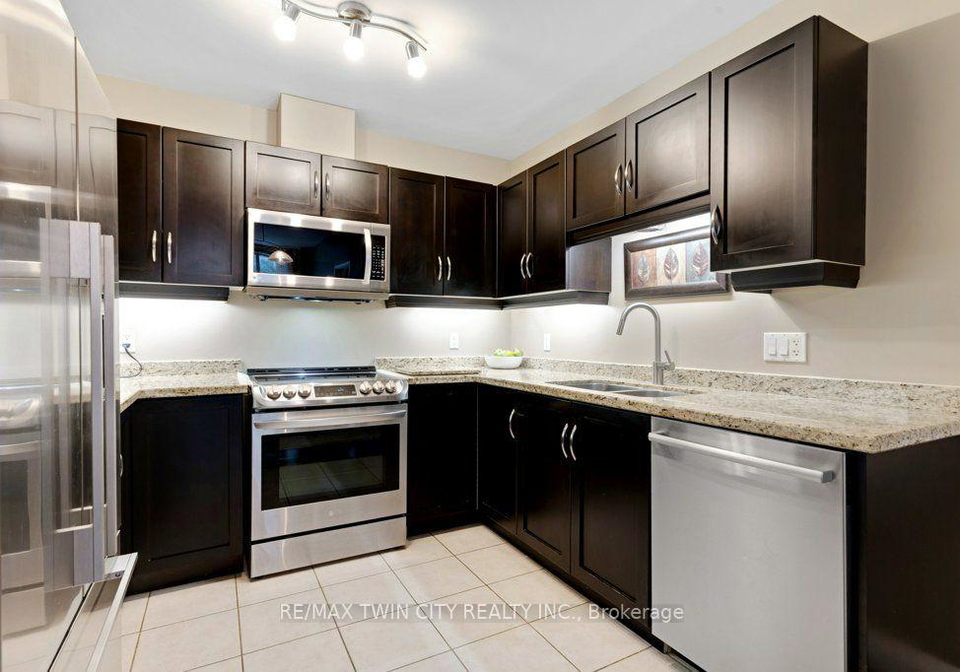 165-duke-street-e-kitchener-ontario-x13813632