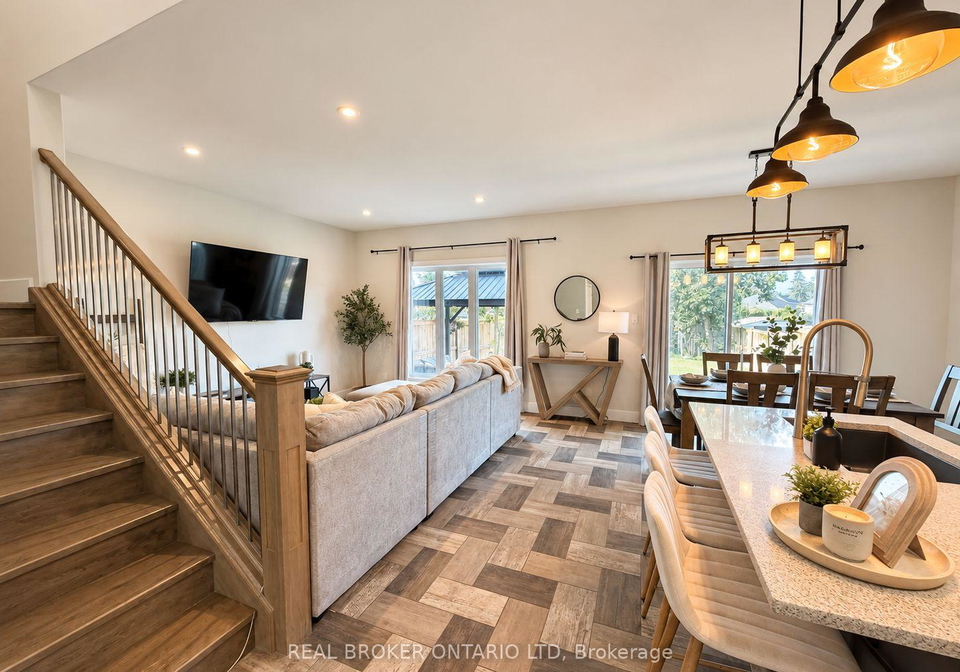 22-queensway-drive-strathroy-caradoc-ontario-x13814660